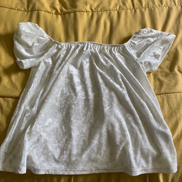 Off the shoulder. - Picture 1 of 2